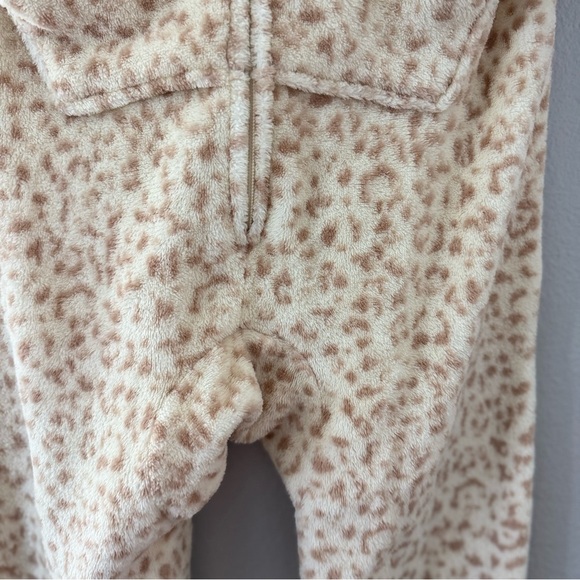 Girl's Cat & Jack Plush Pajamas Animal Print w/ Hoodie - Picture 3 of 12